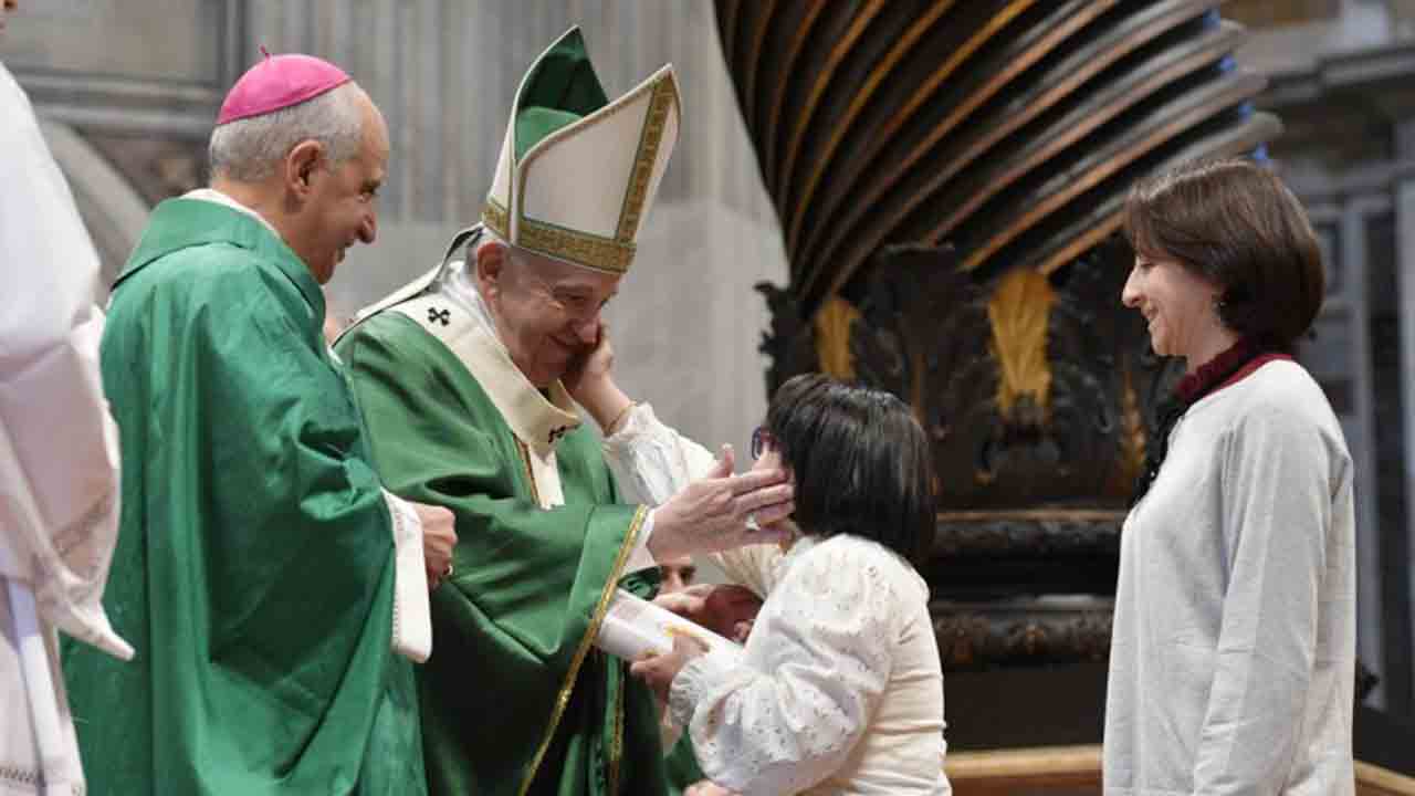 «¡Unas pocas palabras inútiles menos y unas cuantas más Palabra de Dios!»